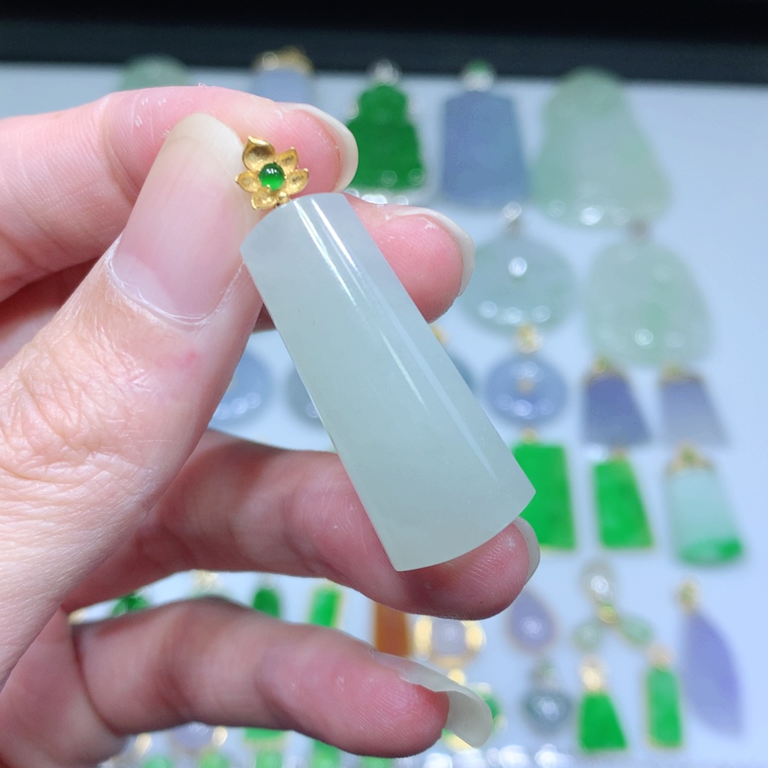 翡翠吊坠(不含链)18K金镶嵌