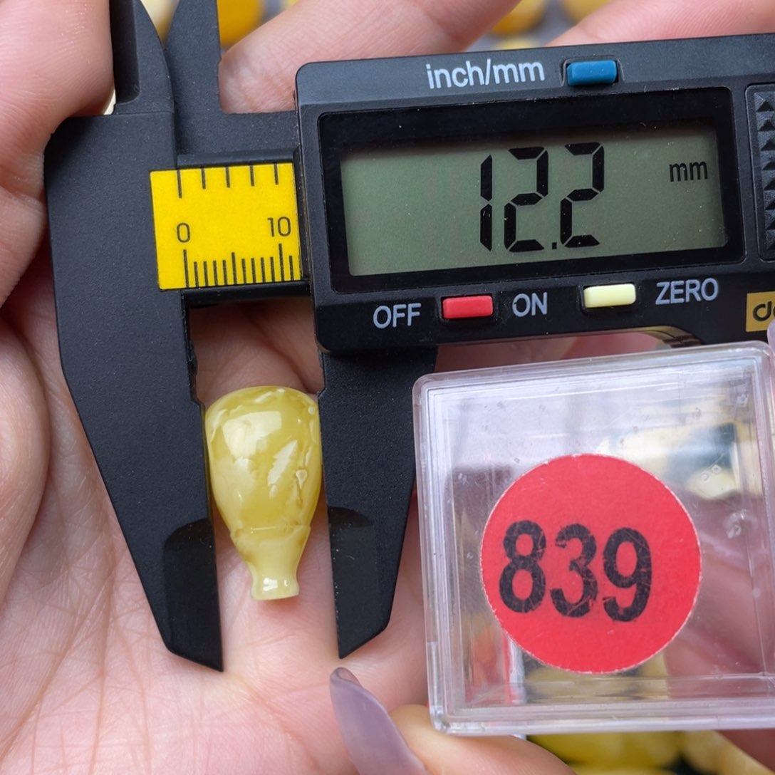 未镶嵌蜜蜡珠宝奇石