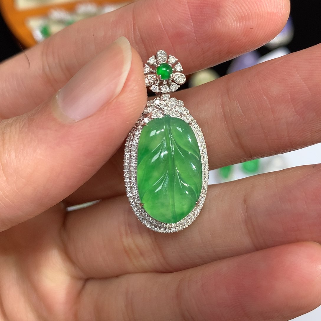 翡翠吊坠(不含链)18K金镶嵌