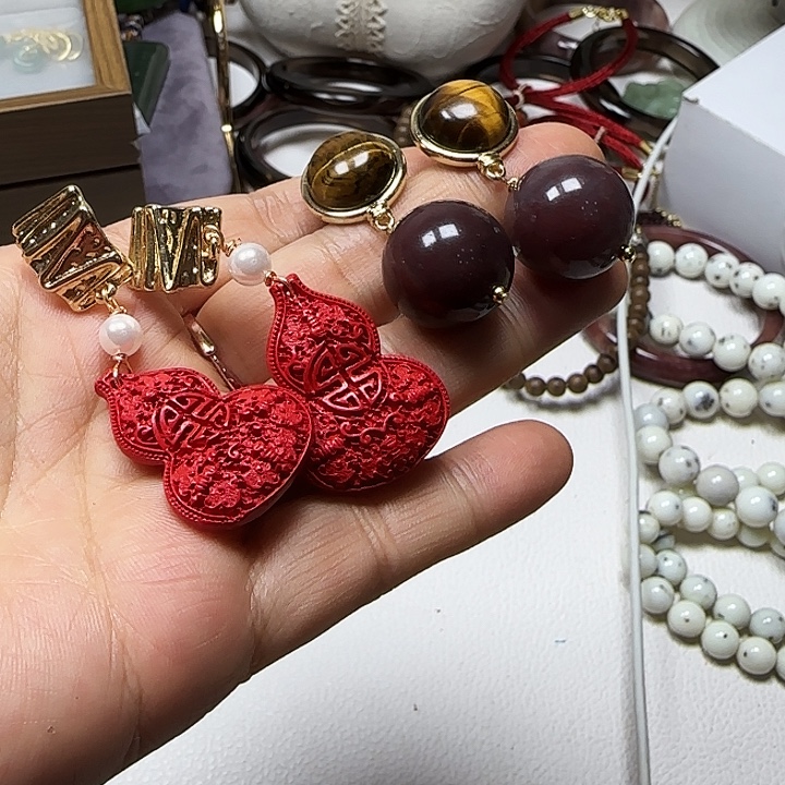 一****石英质玉未镶嵌耳饰