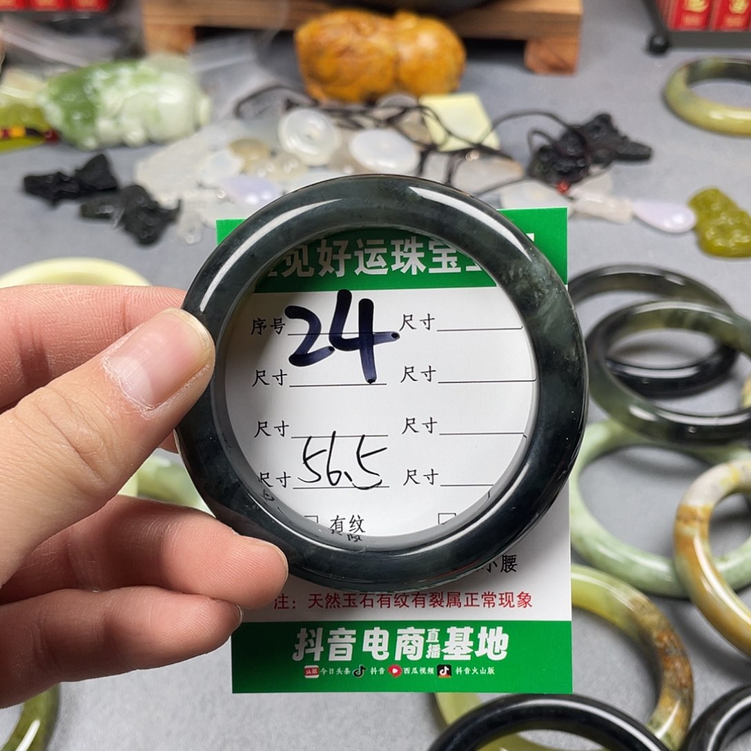 蛇纹石玉手镯未镶嵌
