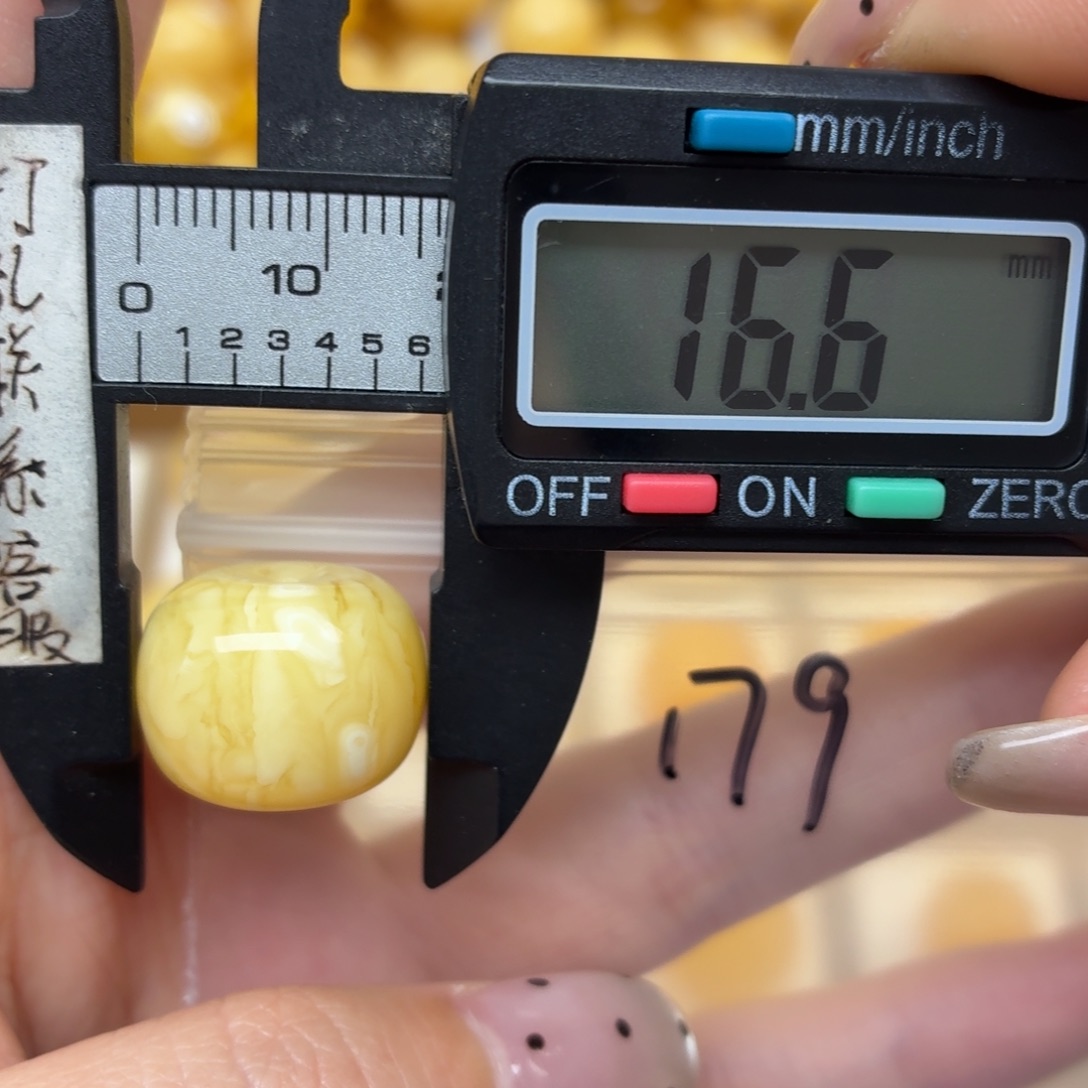 初****蜜蜡未镶嵌裸石蜜蜡