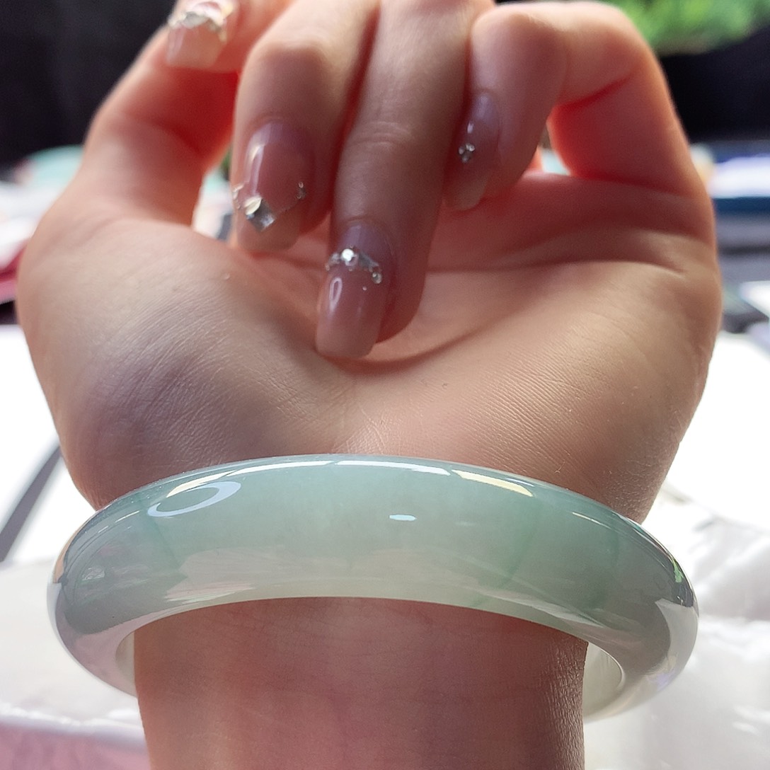 翡翠手镯未镶嵌天然翡翠54-55芙蓉底飘金丝绿