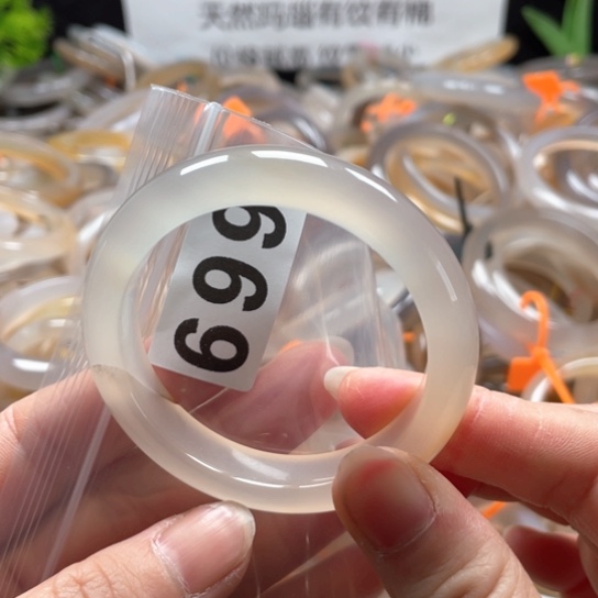 玛瑙/玉髓手镯未镶嵌