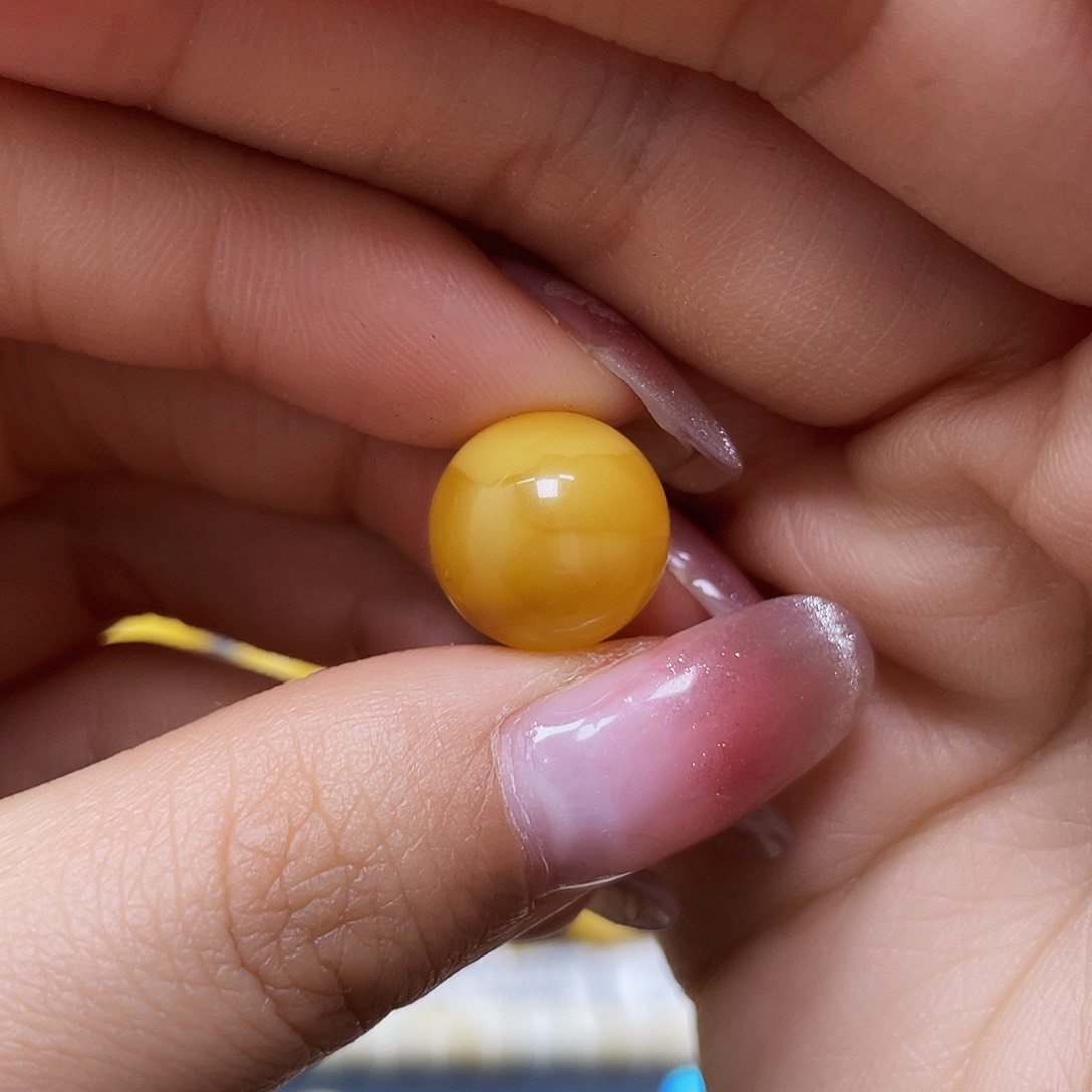 蜜蜡裸石未镶嵌圆珠12.6mm瑕疵福利（皮线开孔）
