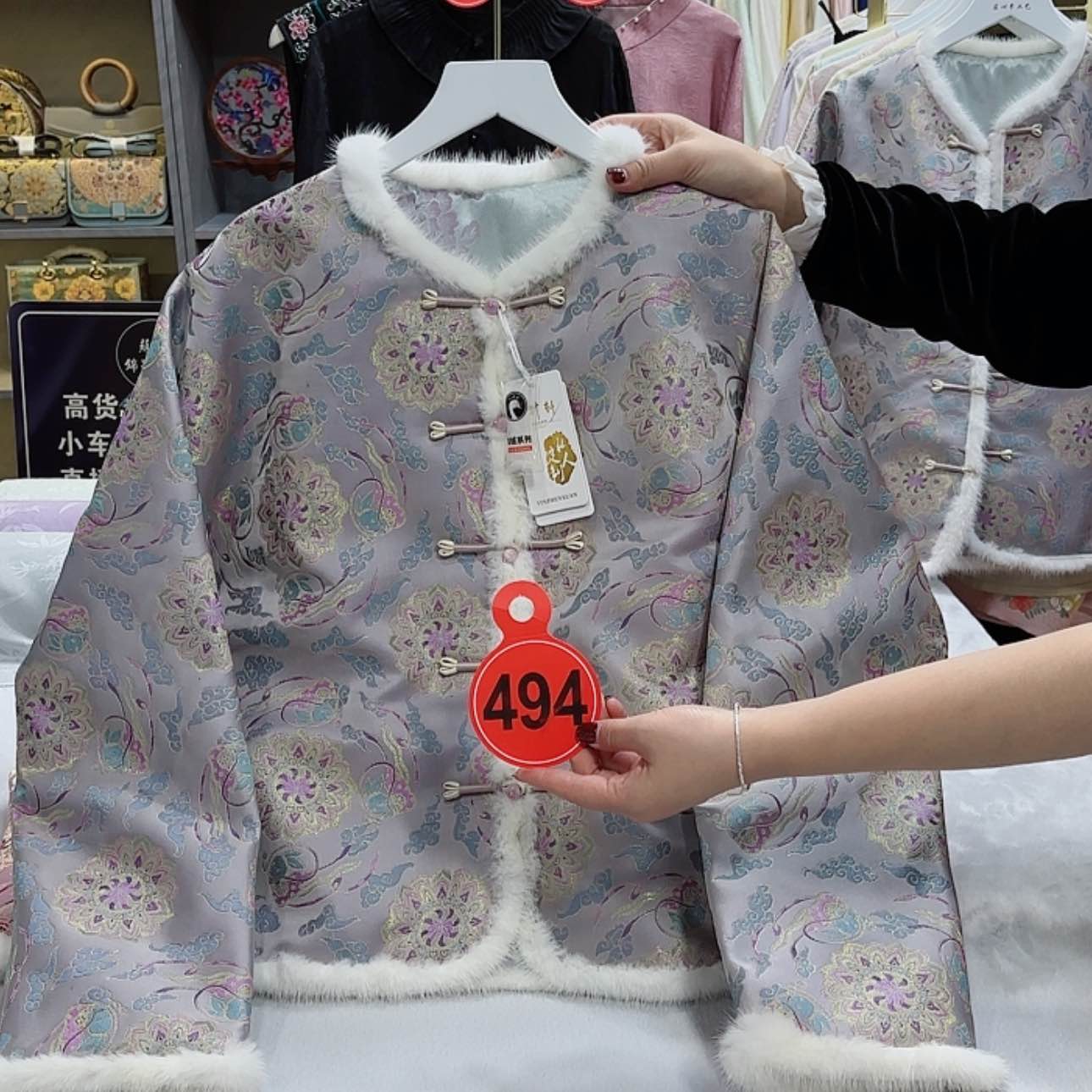 【闪购商品】织绣金*非要我去找你吗
