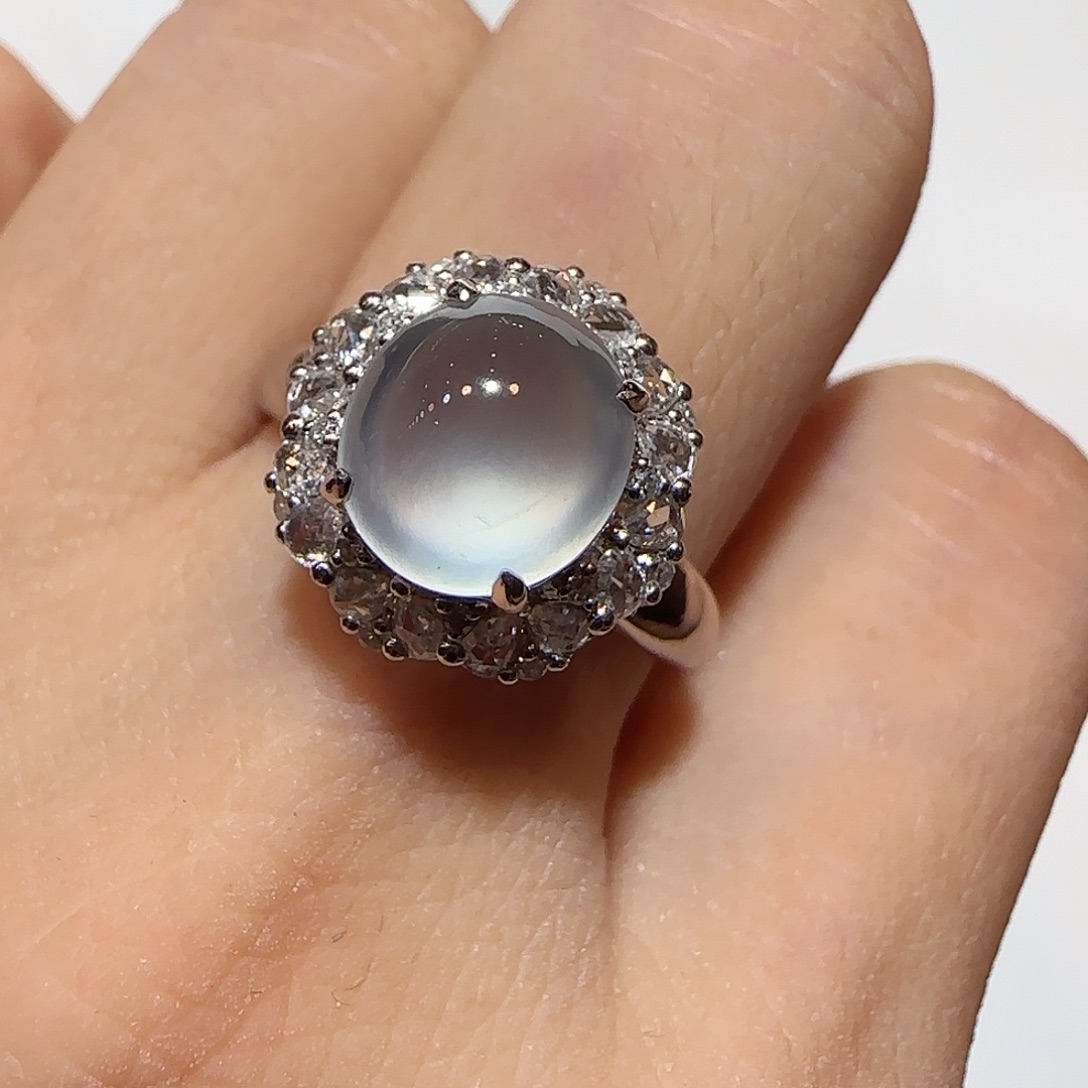 翡翠18K金镶嵌戒指蛋面