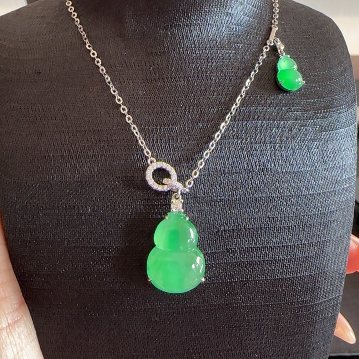翡翠颈饰18K金镶嵌葫芦