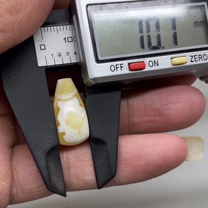 琥珀未镶嵌裸石三通