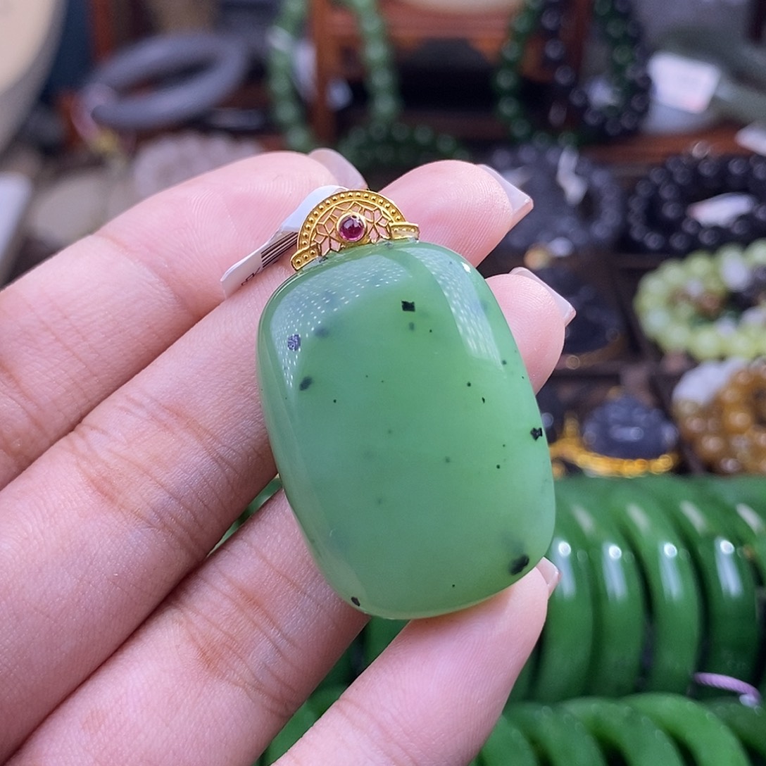 和田玉毕业老矿碧玉金镶乌兰海无事牌未镶嵌