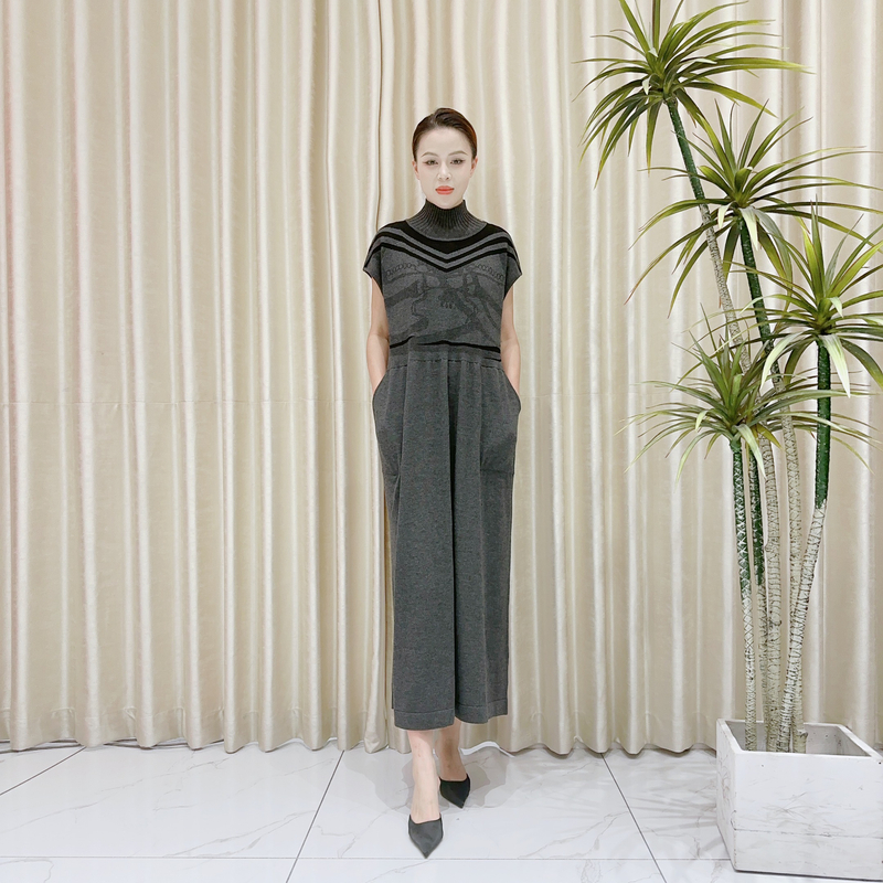 9767灰色复古高奢设计款羊毛气质秋冬长款轻奢针织连衣裙时尚复古