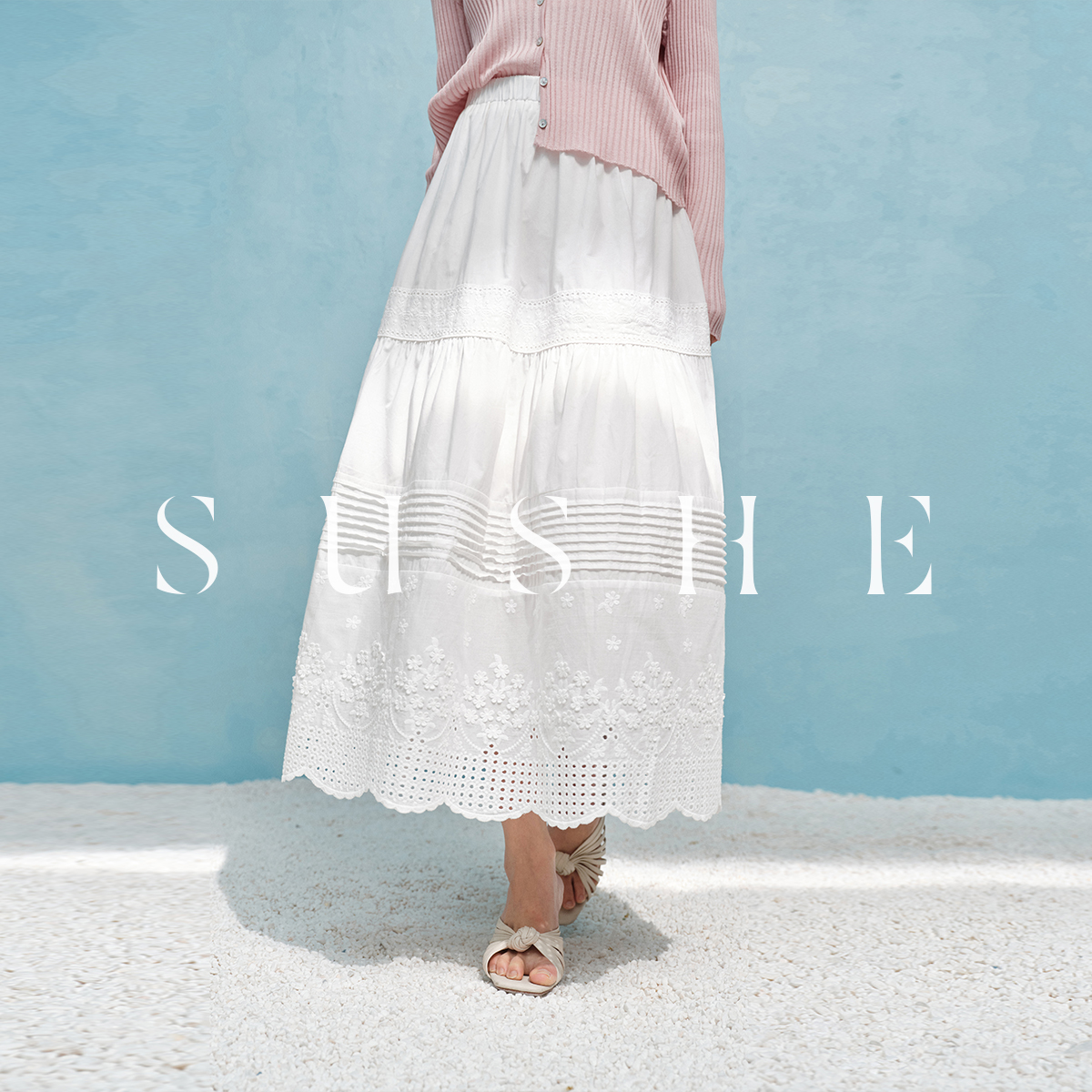 束皙SUSHE夏新款罗马假日出行夏季刺绣碎花A字半身裙白色长裙女