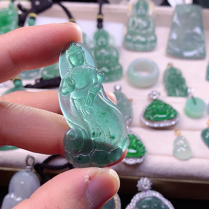 翡翠颈饰未镶嵌翡翠