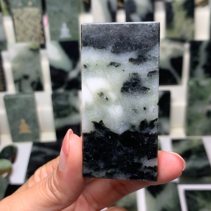 独山玉颈饰未镶嵌