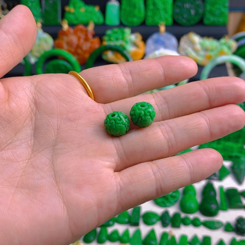 【闪购商品】翡翠未镶嵌颈饰阳绿单珠卡11mm