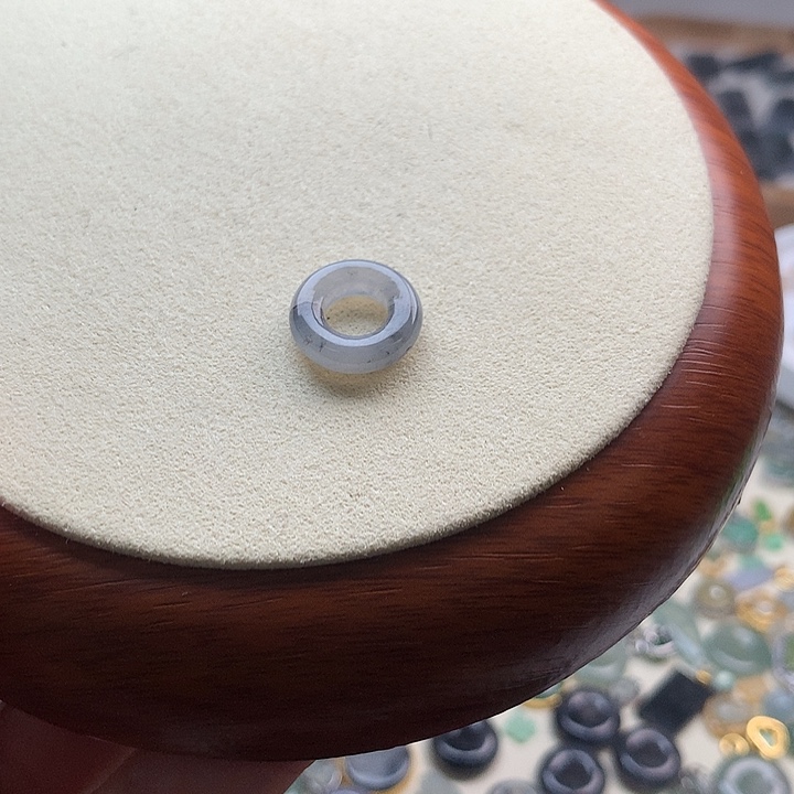 翡翠颈饰未镶嵌乌鸡甜甜圈1个