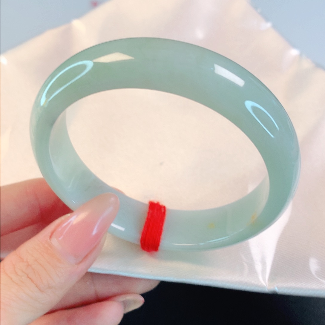 翡翠手镯未镶嵌57圈口