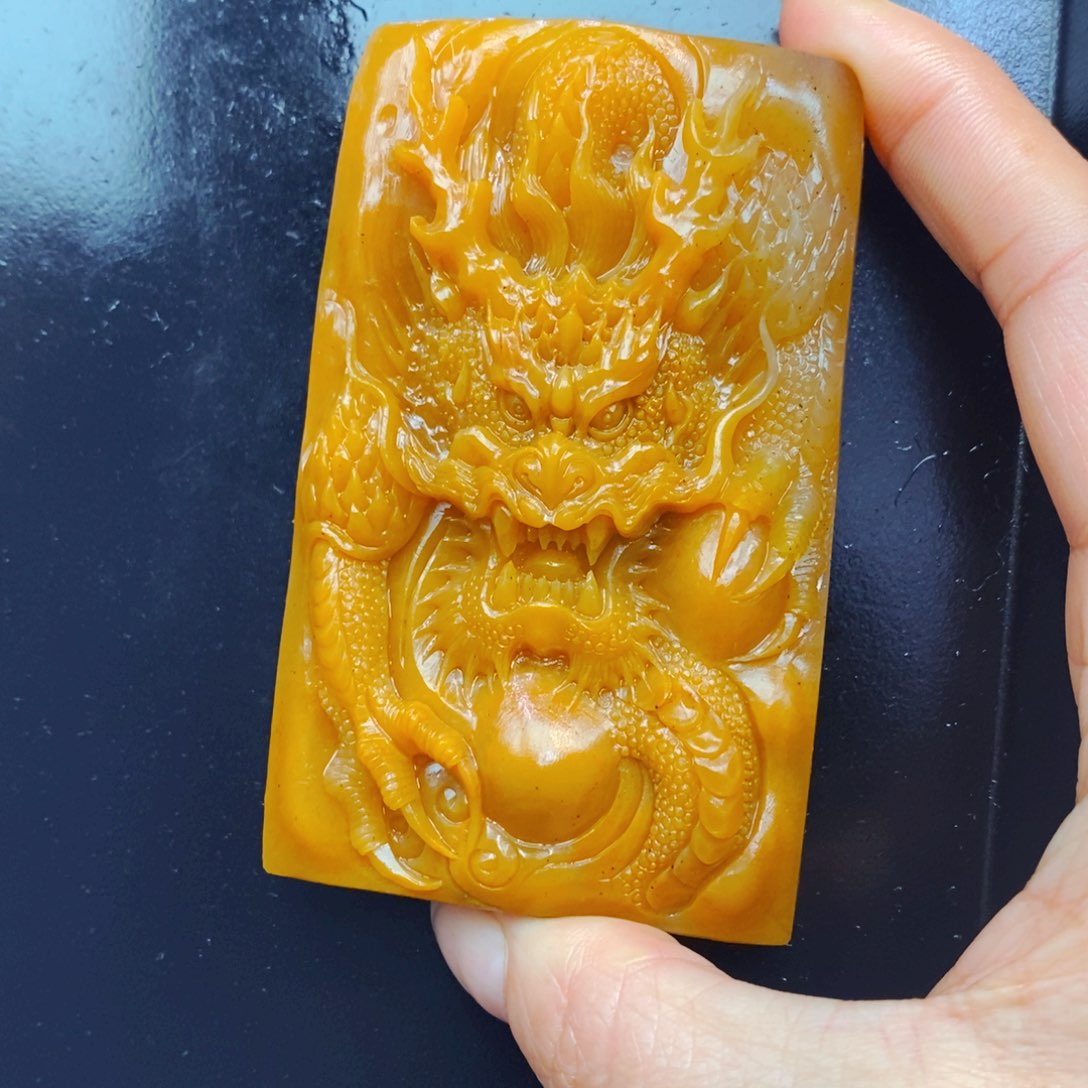 未镶嵌石英质玉（黄龙玉）颈饰