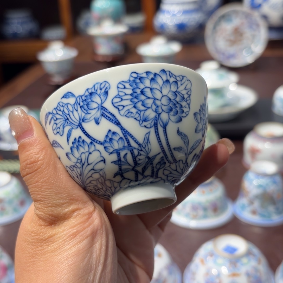 柴 白描荷花杯……………………