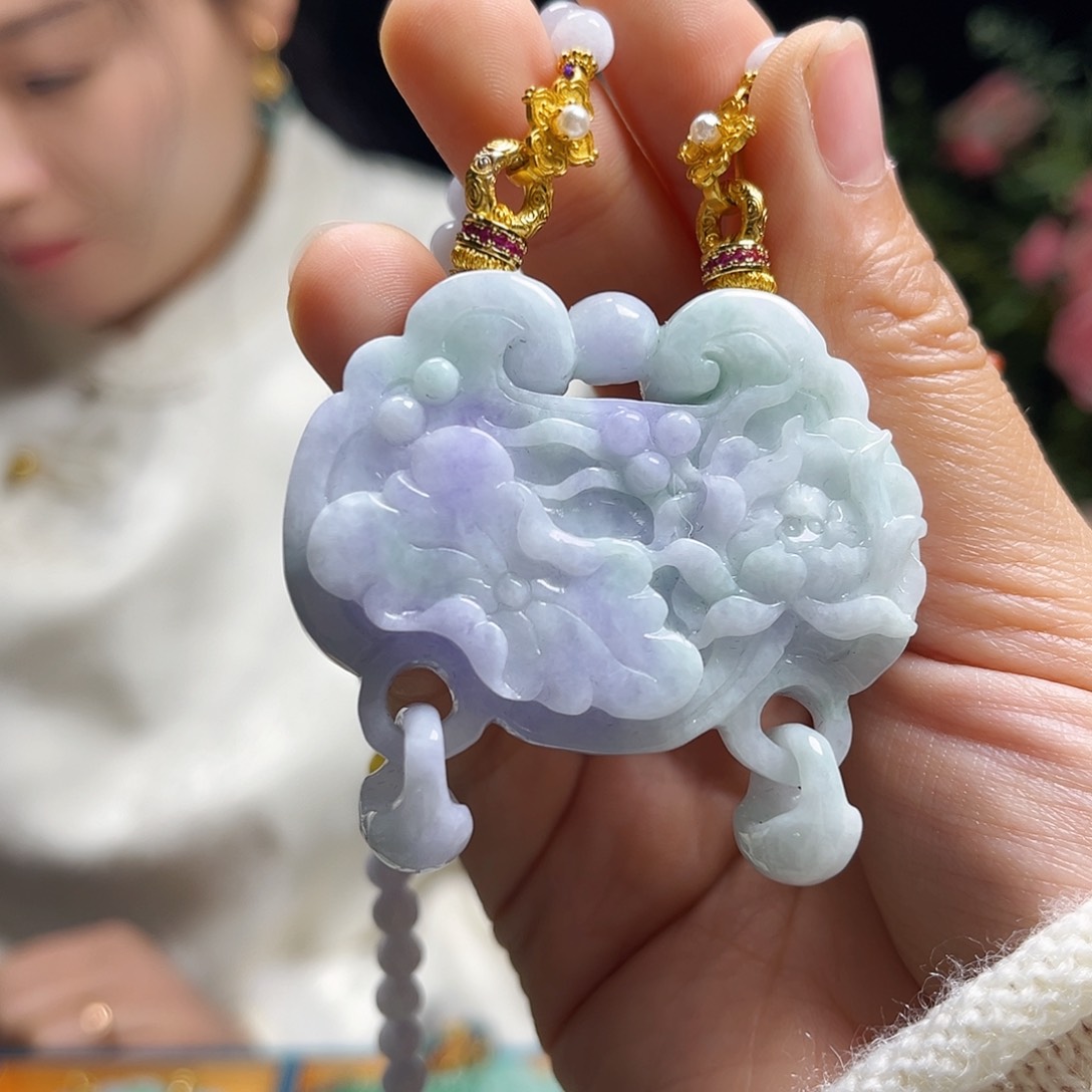 翡翠颈饰未镶嵌如意