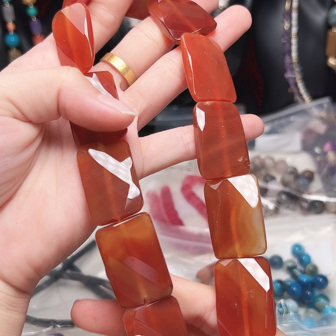 玛瑙/玉髓未镶嵌珠宝半成品t281 20m 红玛瑙方块钻切一条