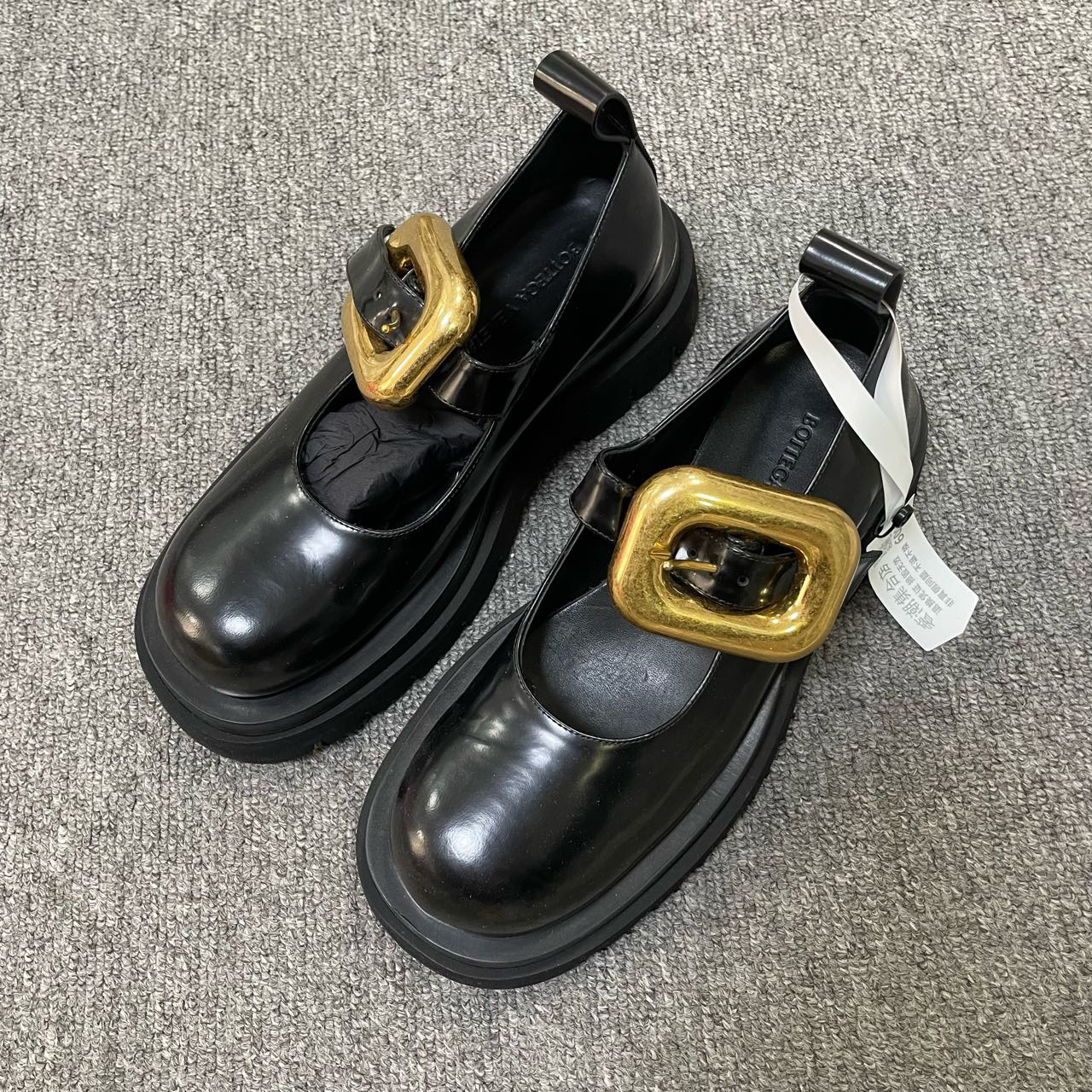 99新 BOTTEGA VENETA/葆蝶家 Lug玛丽珍搭扣平跟厚底鞋 35码/6090