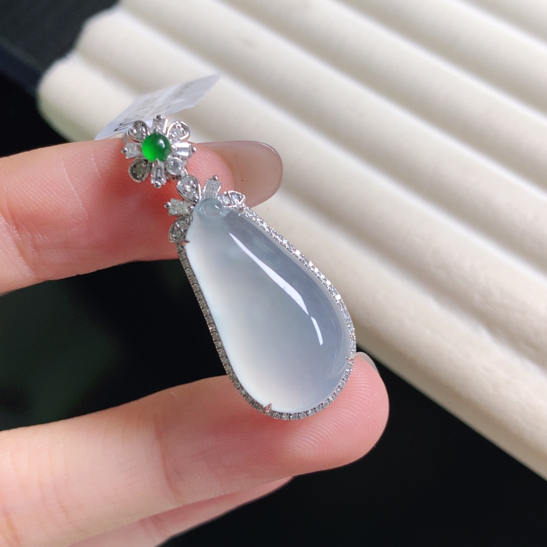 翡翠颈饰18K金镶嵌瓜