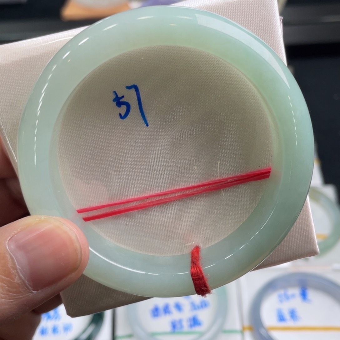 翡翠手镯未镶嵌翡翠手镯