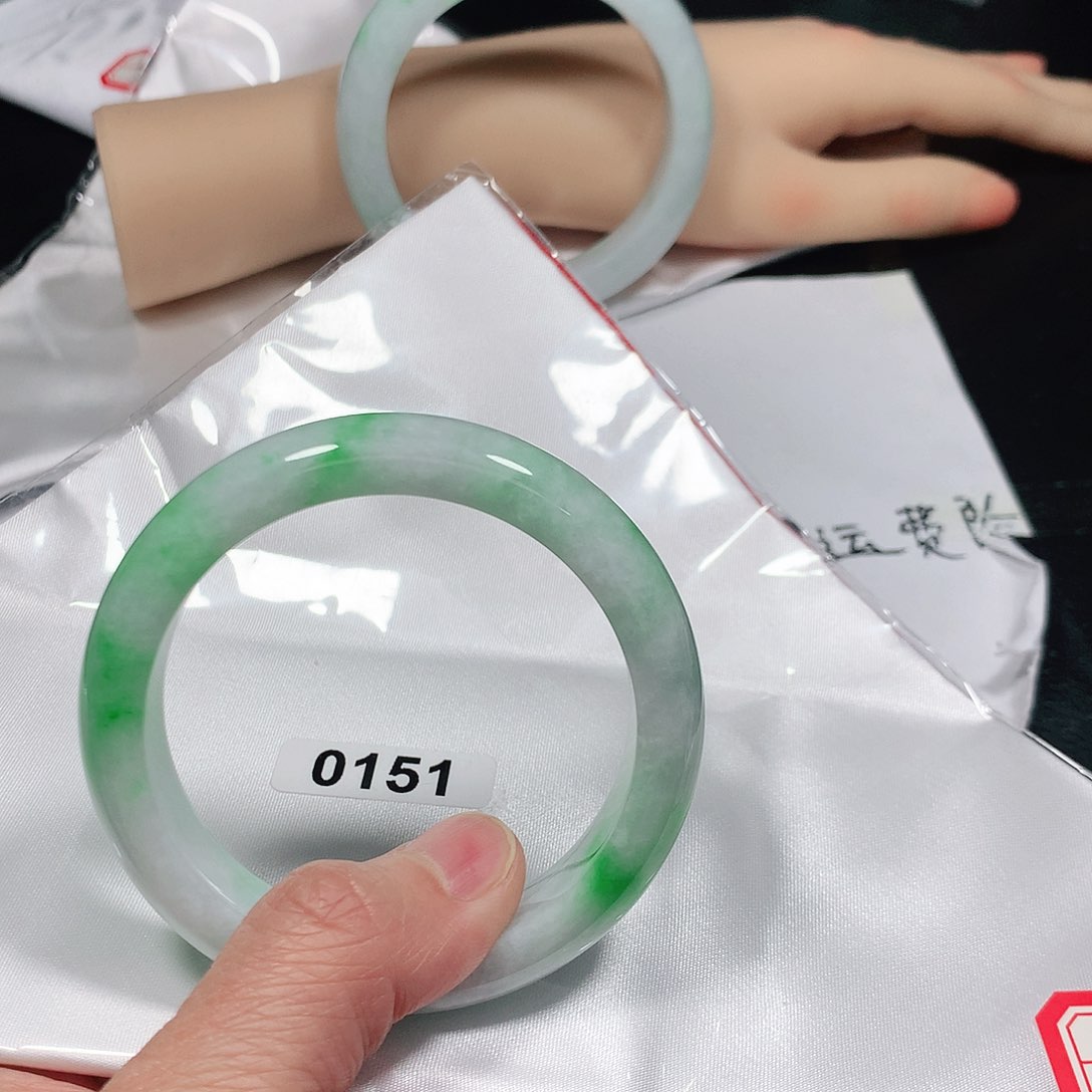 翡翠手镯未镶嵌天然缅甸A货翡翠手镯