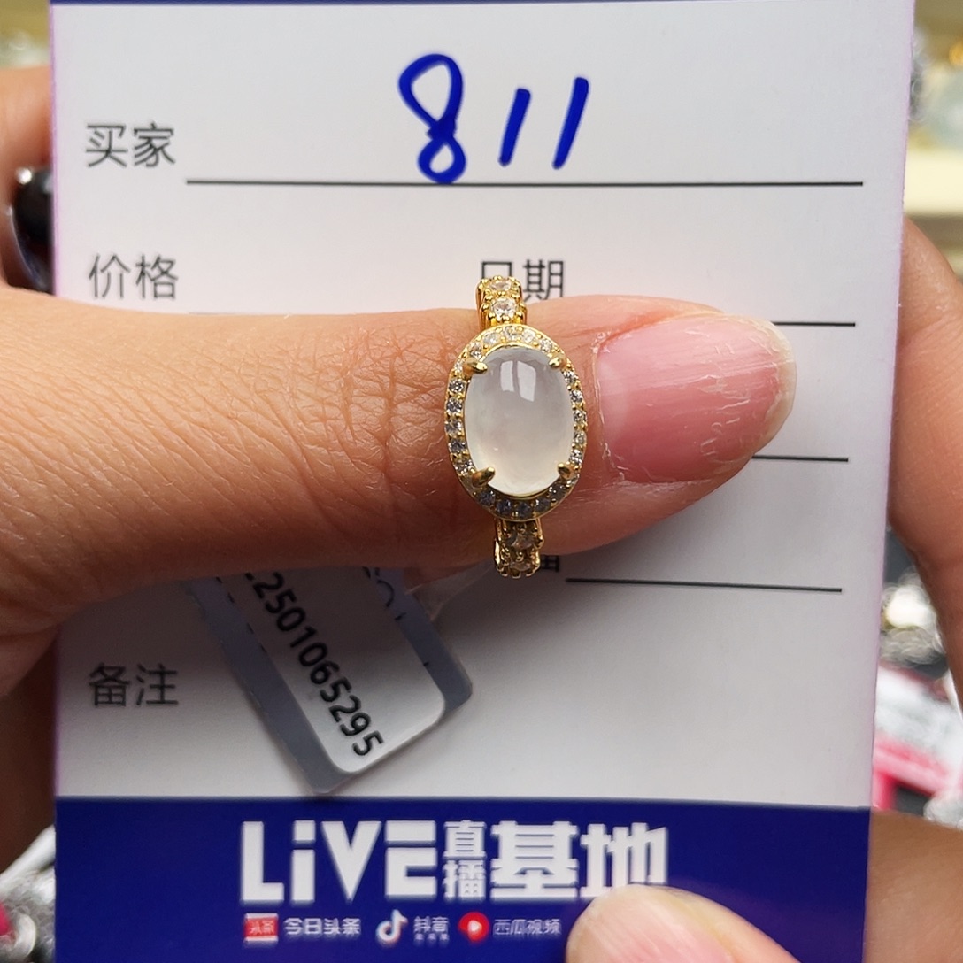 翡翠戒指银S925镶嵌举***?天然翡翠