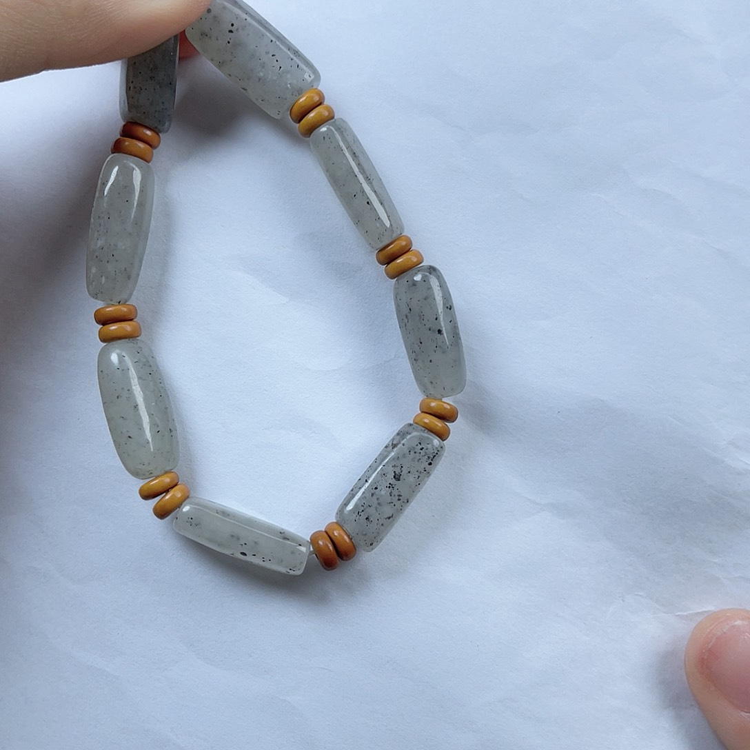 和田玉手串。k k未镶嵌