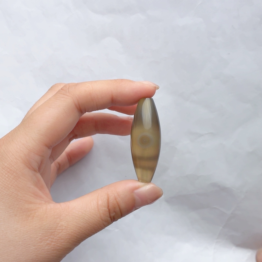 伊***磊未镶嵌颈饰玛瑙/玉髓