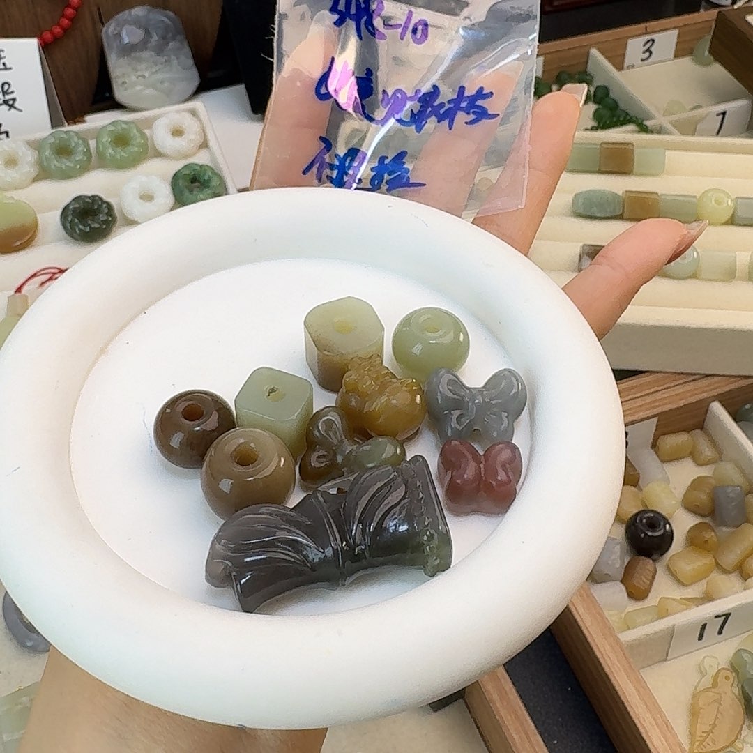 此***枝和田玉未镶嵌珠宝半成品