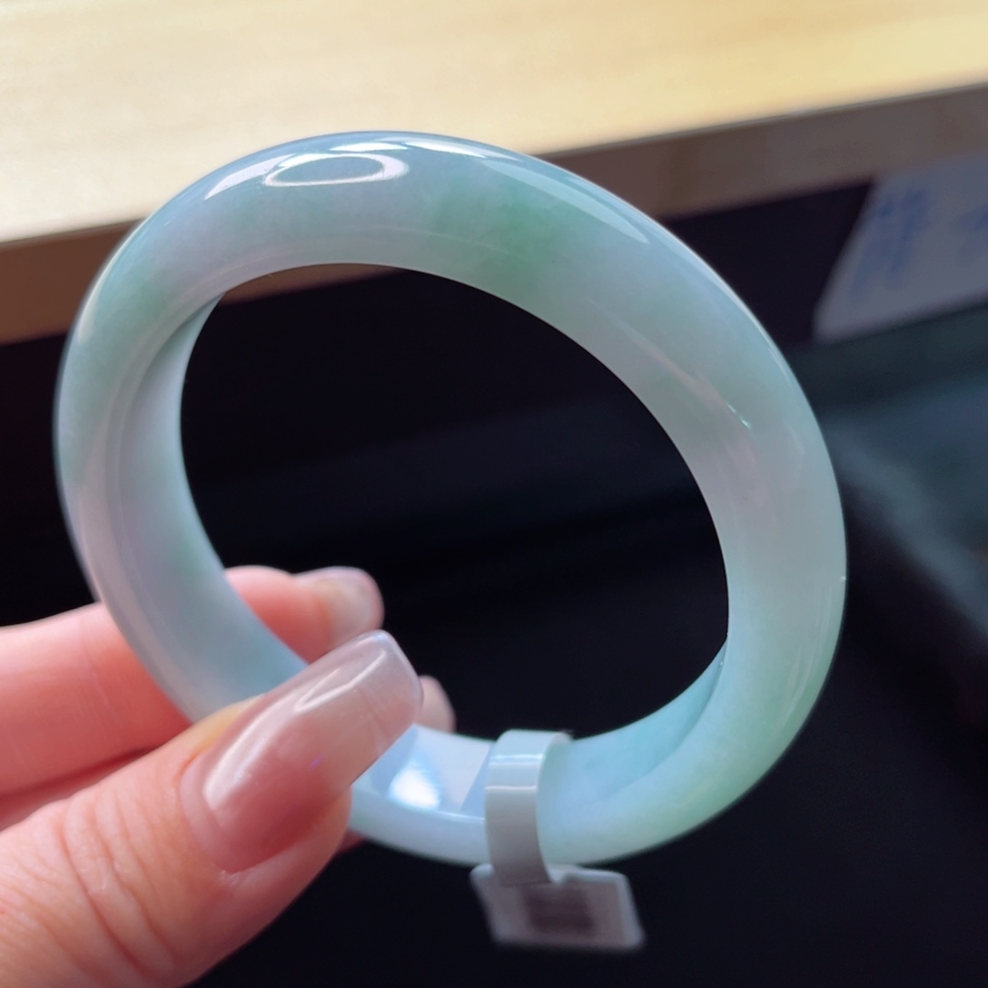 翡翠手镯未镶嵌手镯