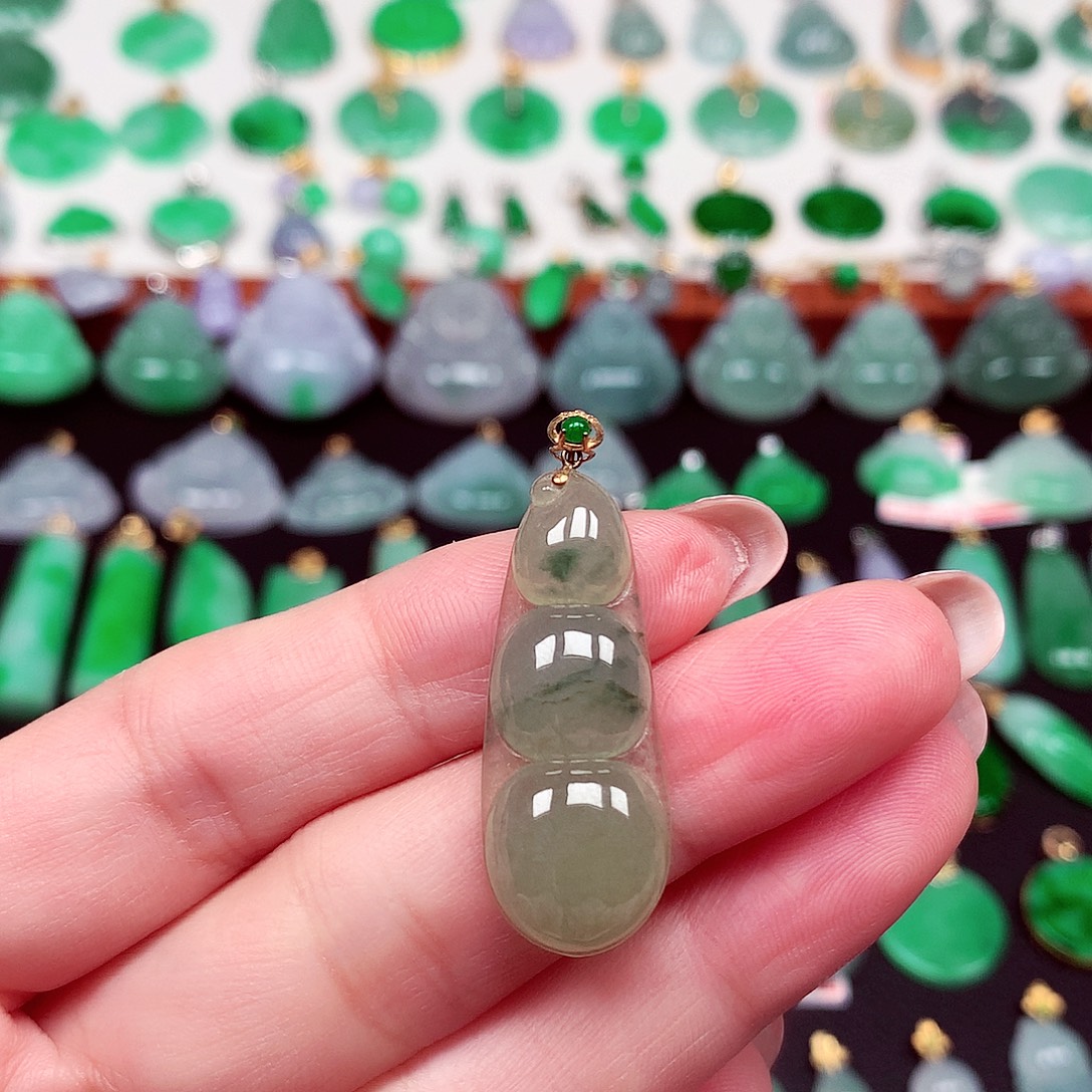 翡翠18K金镶嵌颈饰