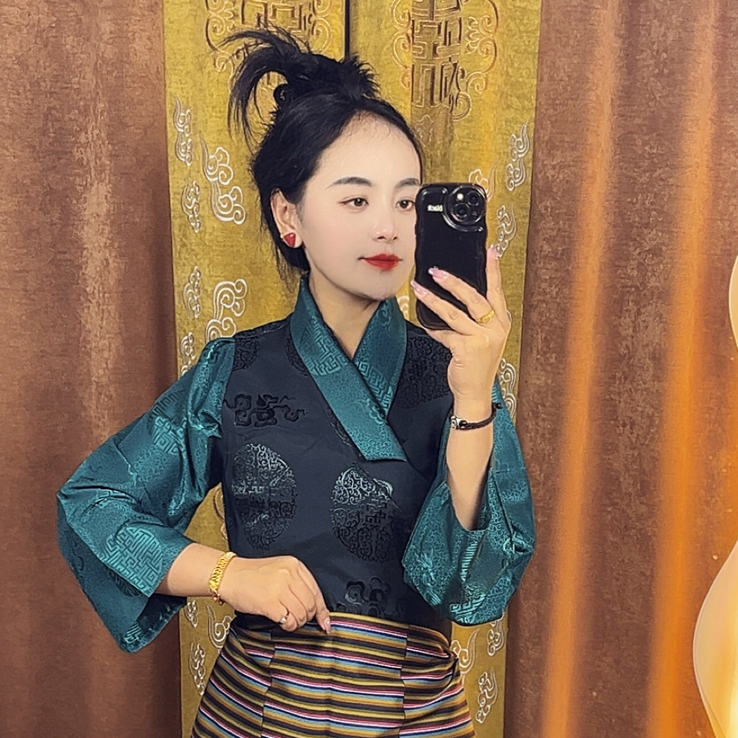 2025年网红新款钻石金线拉萨服四件套包邮