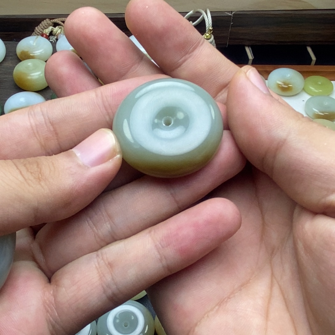 老***叁和田玉（糖玉）未镶嵌颈饰
