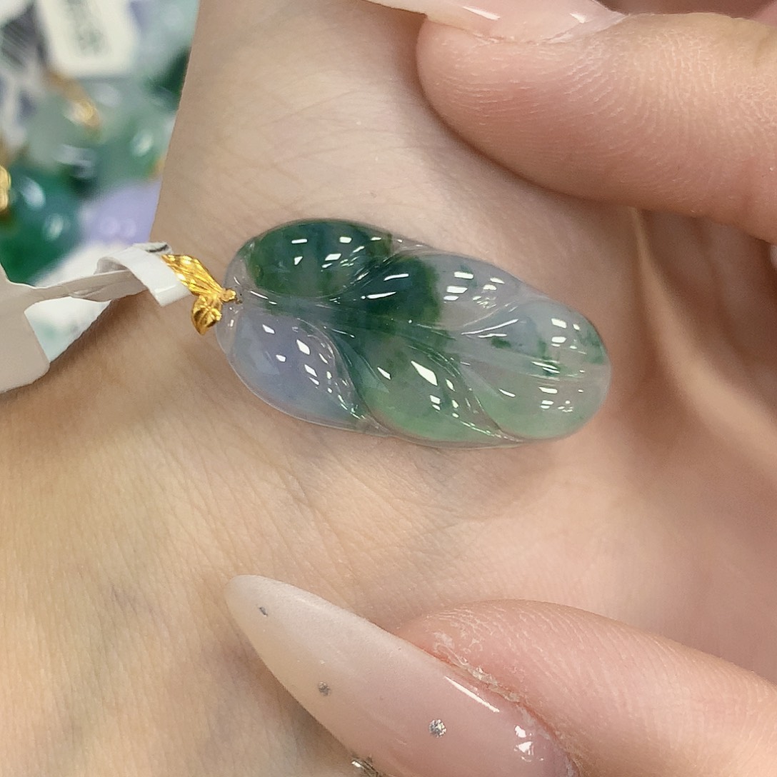 颈饰18K金镶嵌翡翠