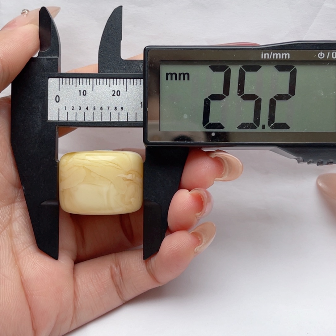 蜜蜡裸石未镶嵌黎****方蜜蜡墩子 思思