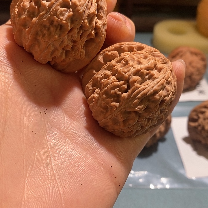 文玩核桃把件三角白40.5