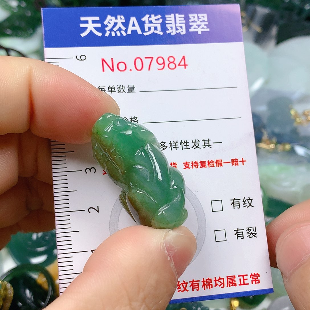 翡翠颈饰未镶嵌天然翡翠