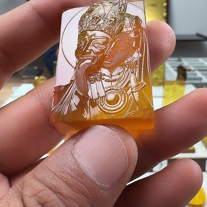 琥珀未镶嵌颈饰扎基拉姆