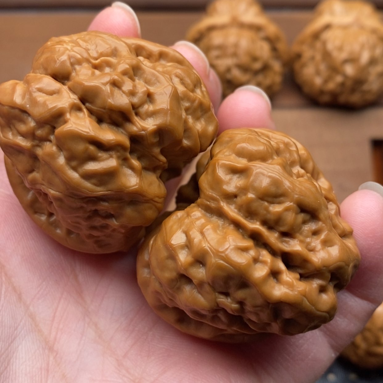 【闪购商品】文玩核桃把件四开背边42左右