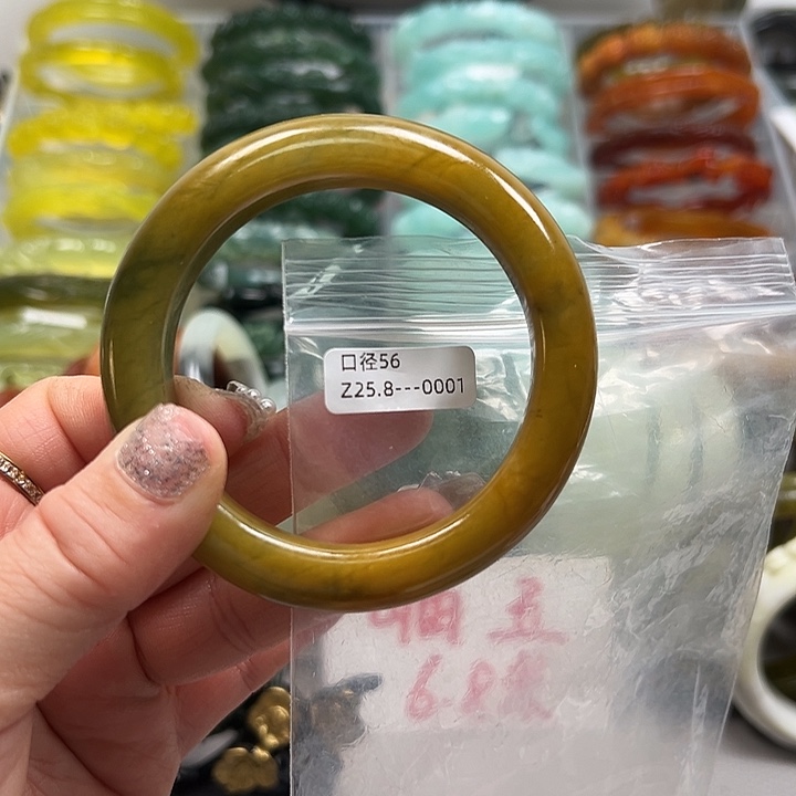 ****元蛇纹石玉未镶嵌手镯