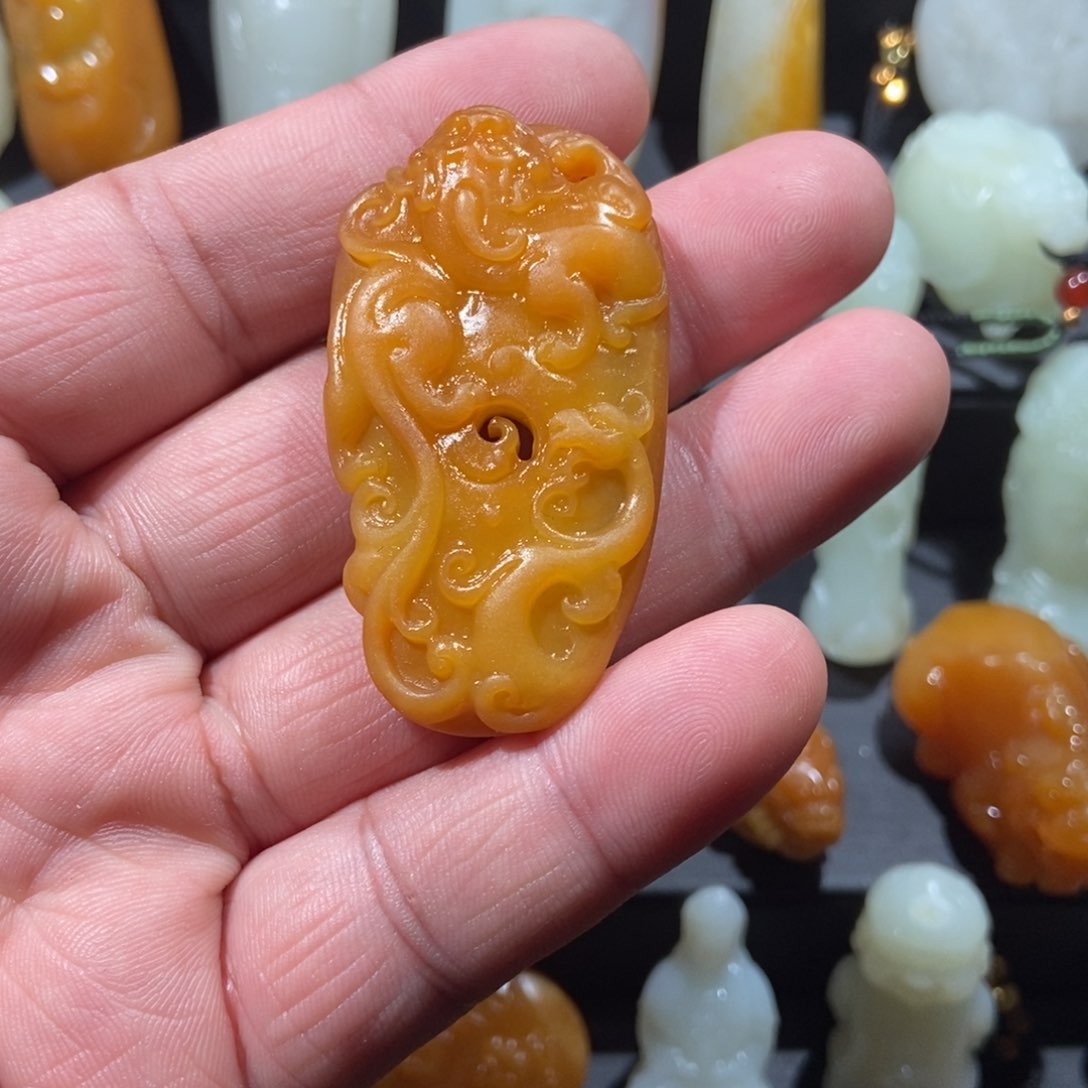 和田玉未镶嵌颈饰一**秋