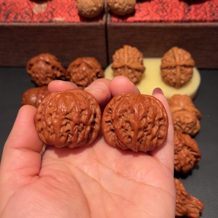 开***子文玩核桃吊坠磨盘