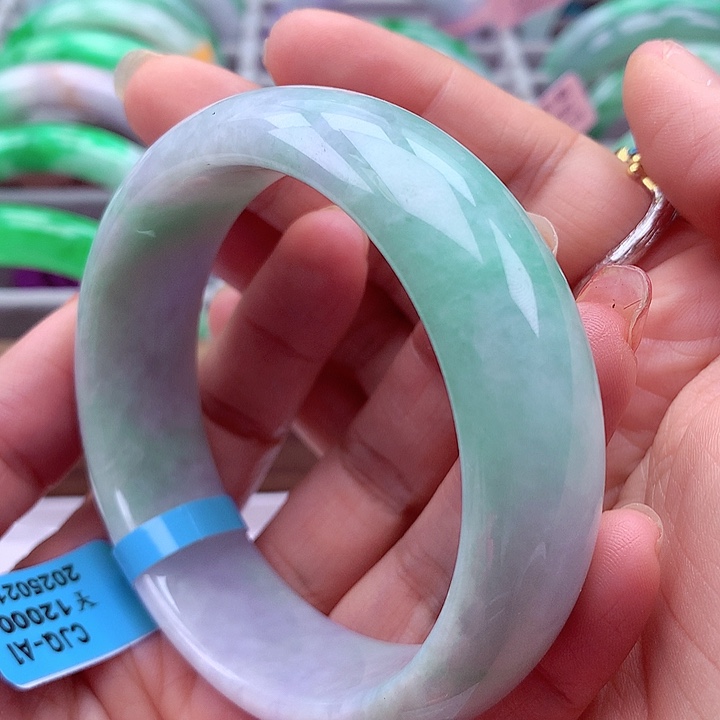 翡翠手镯未镶嵌翡翠