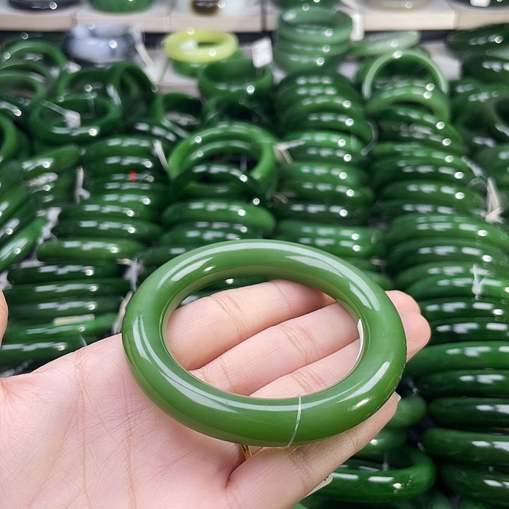 未镶嵌手镯和田玉（碧玉）