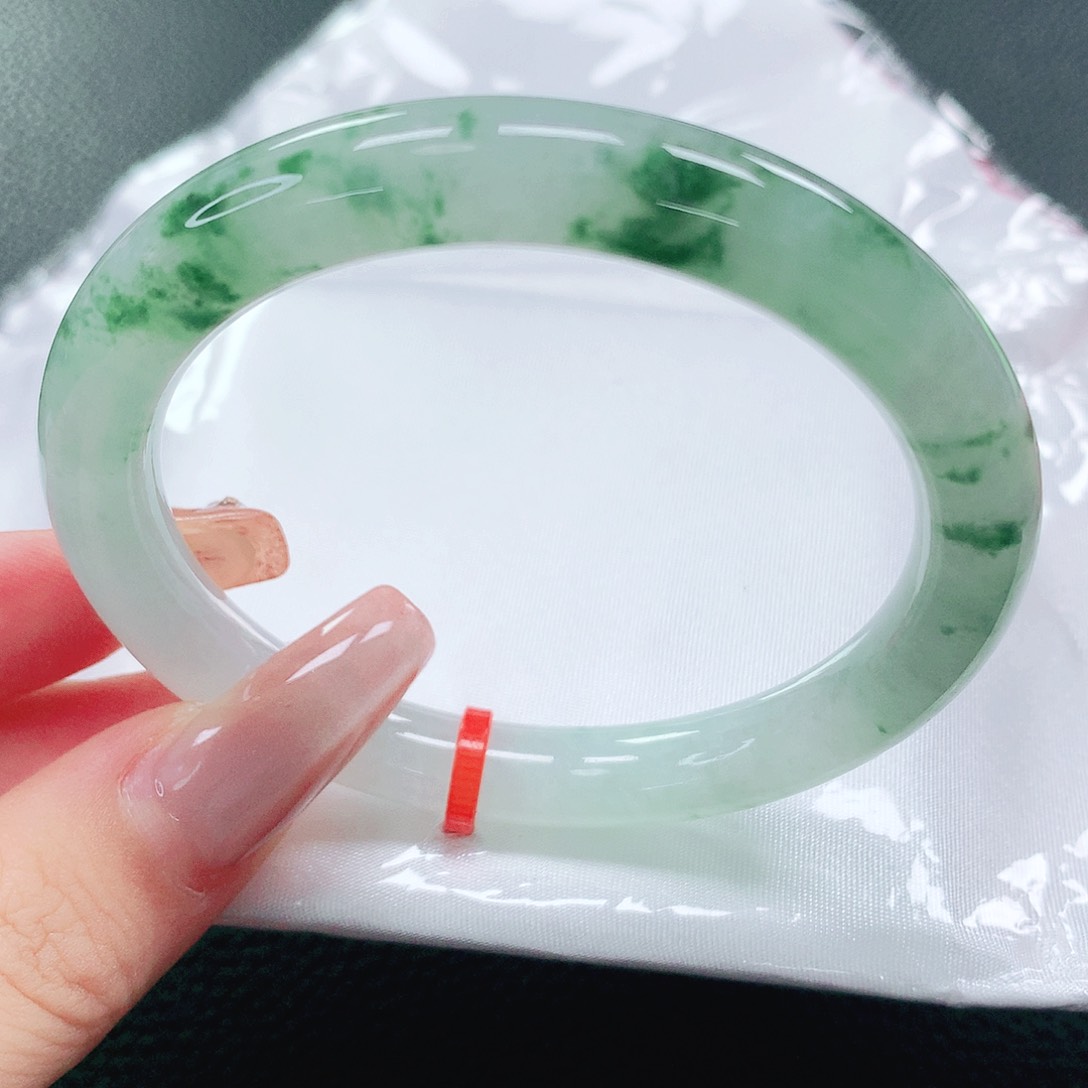翡翠手镯未镶嵌53圈