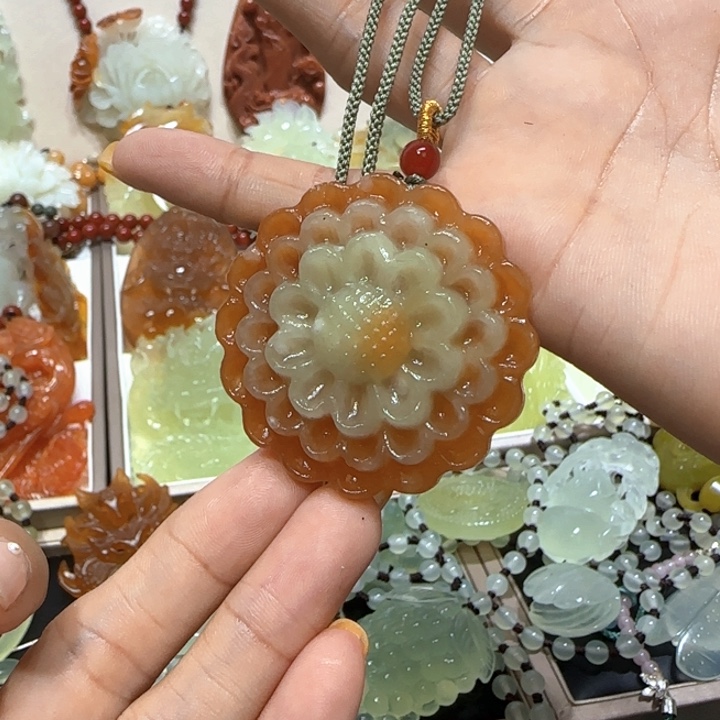 蛇纹石玉未镶嵌吊坠